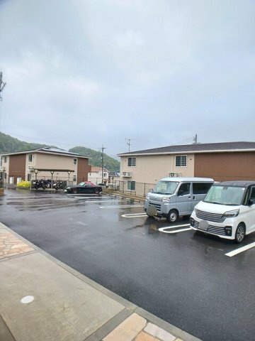 エスティタート　ブリランテの駐車場|駐車場があります