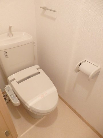 ジェントリー山本のトイレ|落ち着いた色調のトイレです