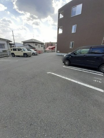 カ－サ　ジラソ－レの駐車場|カースペースがあります