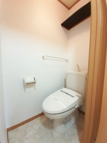 エスポワール上条　Ｂのトイレ|落ち着いた色調のトイレです