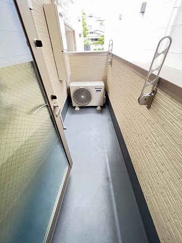 尼崎市東園田町６丁目のアパートのバルコニー