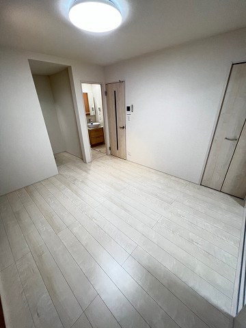 尼崎市東園田町６丁目のアパートの居間・リビング