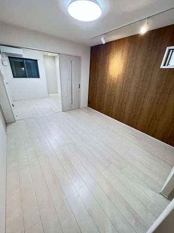尼崎市東園田町６丁目のアパートの居間・リビング