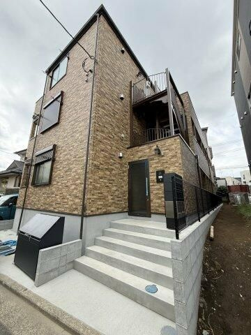 横浜市金沢区六浦東１丁目のアパートの外観