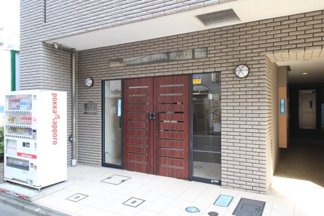 アヴィニティー銀座東のエントランス|ゆとりのあるエントランスです