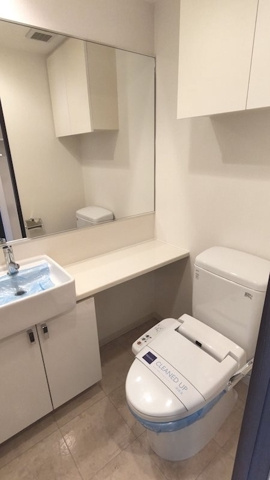 新品家具付きマンション月島4(KaGood東京)の洗面所|コンパクトで使いやすい洗面所