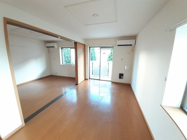 セレッソ参番館の居間・リビング|こちらの居間で趣味の時間をお楽しみください
