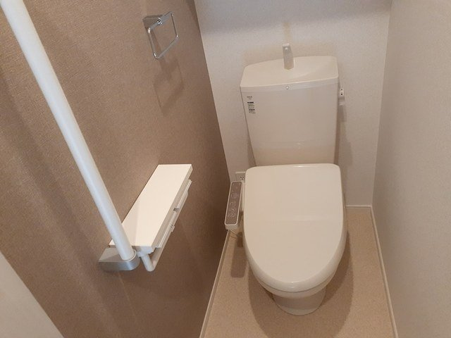 トムトック　Ⅵのトイレ|落ち着いた色調のトイレです