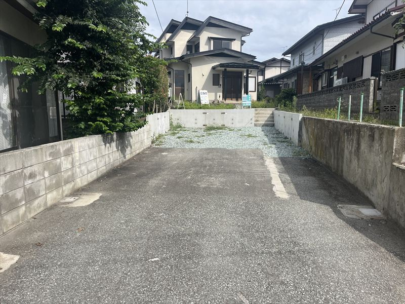 山形市小白川町5丁目1-2の駐車場|8/18撮影　駐車場拡幅工事を行い並縦列で４台駐車可能です。