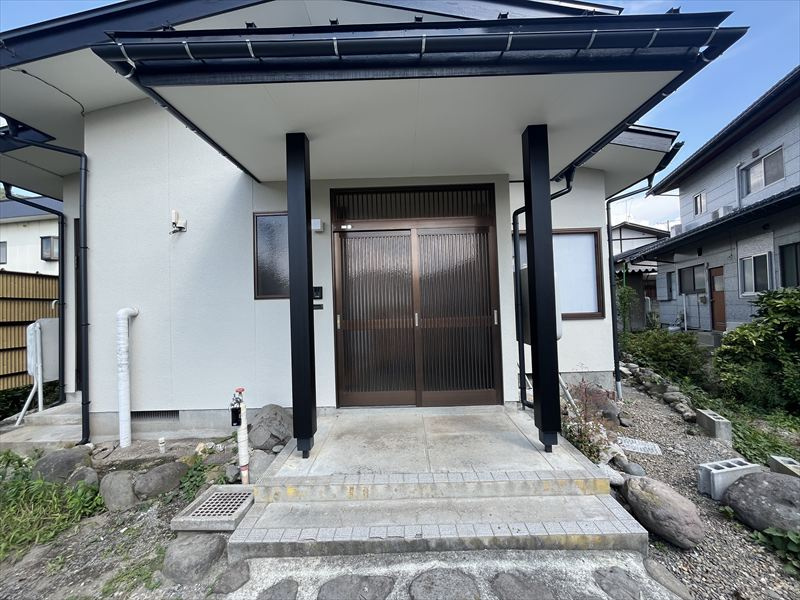 山形市小白川町5丁目1-2の玄関|8/19撮影