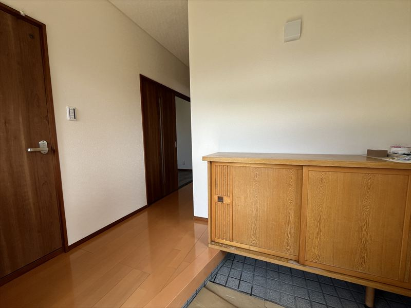 山形市小白川町5丁目1-2の玄関|8/19撮影