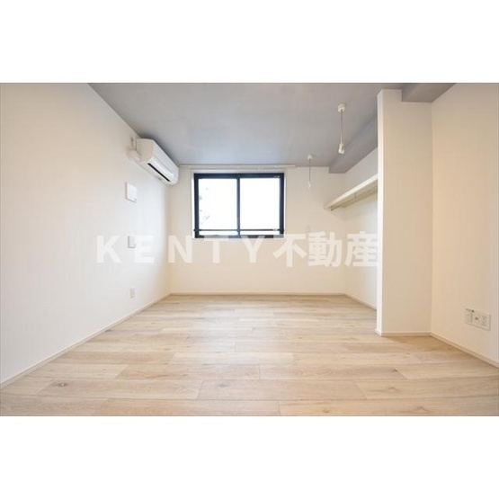 【寝室】 | CASA PIAZZA 新蒲田 | 広くて明るい寝室