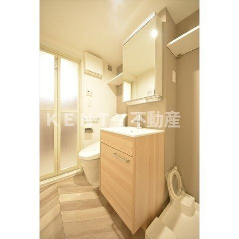 【洗面所】 | CASA PIAZZA 新蒲田 | 明るい洗面所です