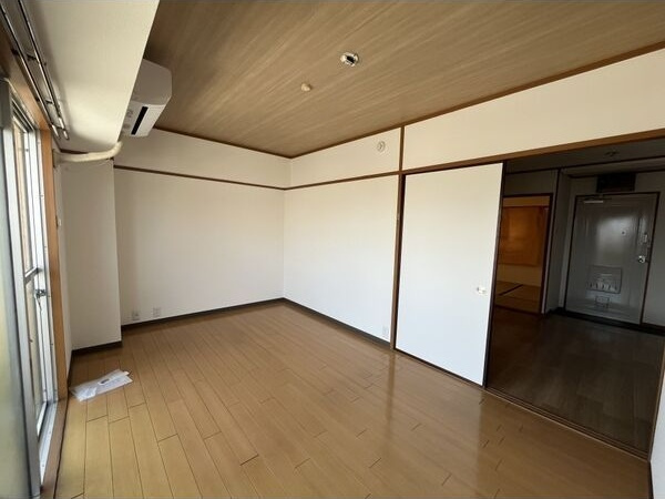 第三日鶴ビルの洋室