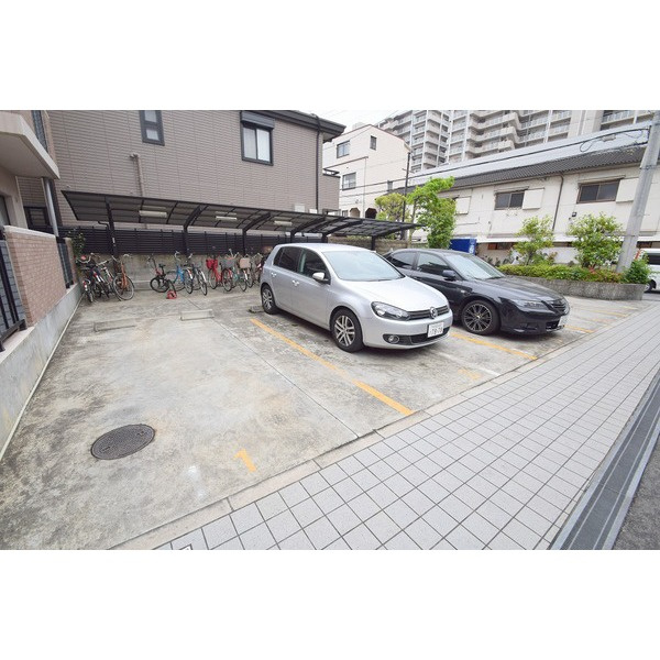 サンパレスの駐車場