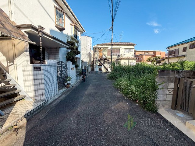 目黒区東山1丁目の前面道路含む現地写真