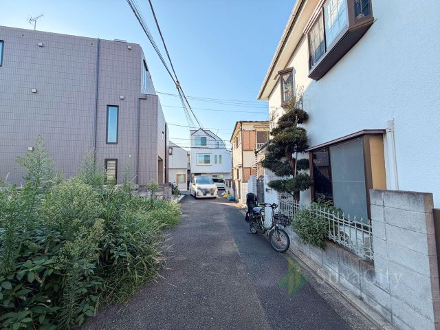 目黒区東山1丁目の前面道路含む現地写真