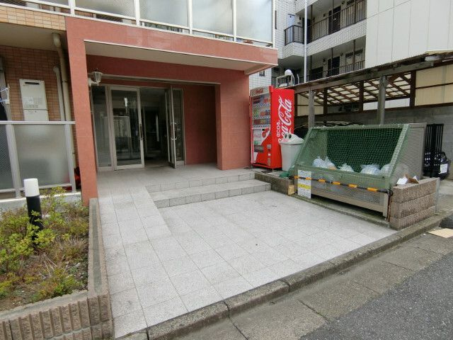 アメティスタ本中山のエントランス