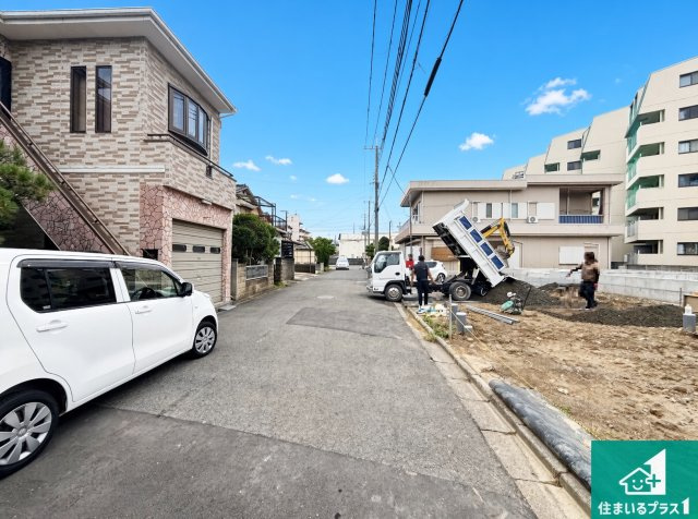 和歌山市古屋　第1期　新築一戸建ての前面道路含む現地写真|周辺は落ち着いた街並みの住宅地！子育てがしやすい住環境です！まだ未完成ですが、現地でしかわからない事もございます。是非一度ご覧ください。