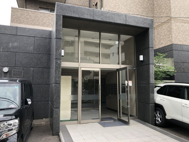 グレースコート九大病院前　馬出小学校区のエントランス|グレースコート九大病院前