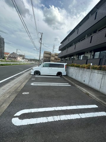 ベッロ・ルーチェⅢの駐車場