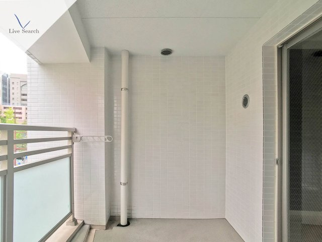 福岡市中央区大手門２丁目の賃貸マンションのバルコニー