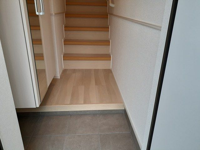 ウェルス　サン　イーストの玄関