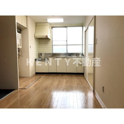 【居間・リビング】 | コウワマンション | こちらのリビングで趣味の時間をお楽しみください