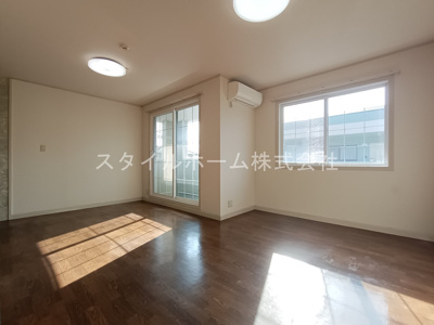 【居間・リビング】 | グリーンベル三番館 | 別部屋写真です。