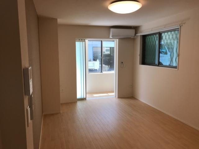 川崎市多摩区三田４丁目のアパートの居間・リビング
