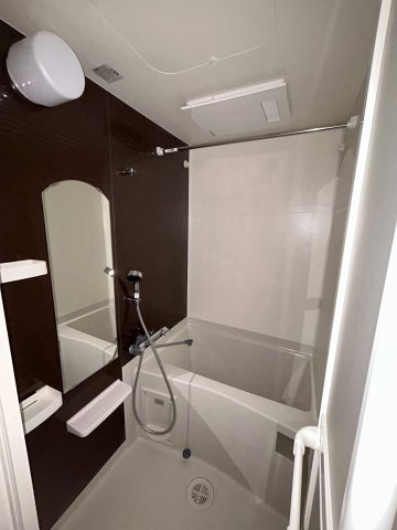 Luxe塚口の浴室|落ち着いた色調のトイレです