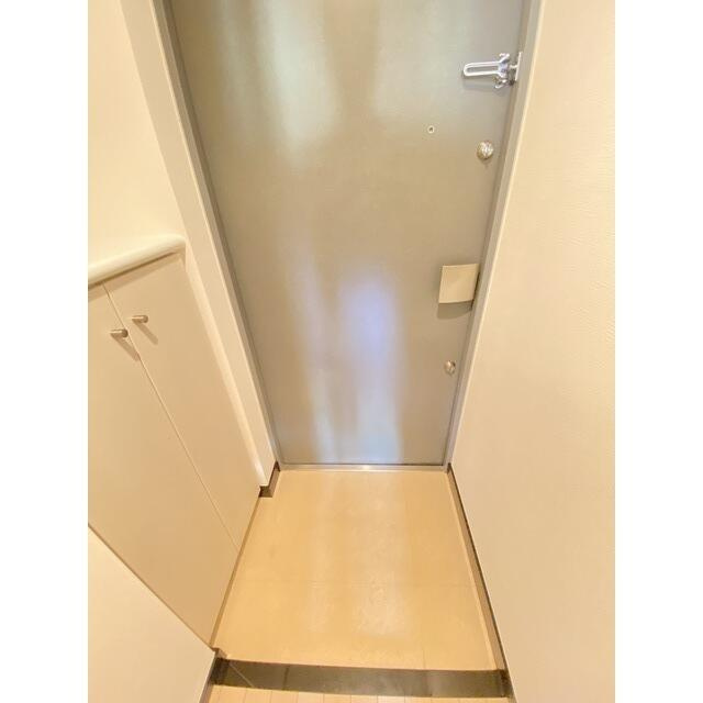 コンフォリア下北沢の玄関