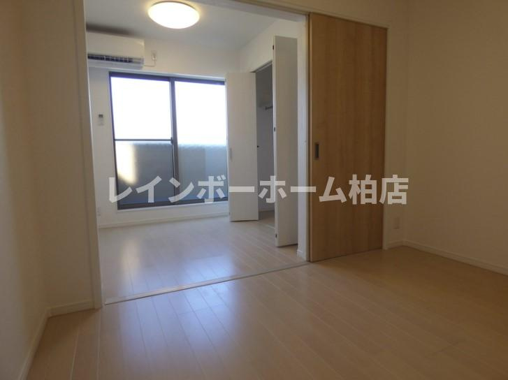 特典：仲介手数料が無料です!!の内装|※別部屋反転タイプ写真。