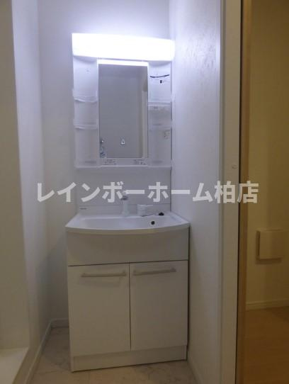 特典：仲介手数料が無料です!!の洗面所|※別部屋反転タイプ写真。