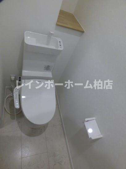 特典：仲介手数料が無料です!!のトイレ|※別部屋反転タイプ写真。