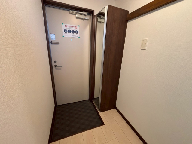 メゾンドバロン諸岡の玄関