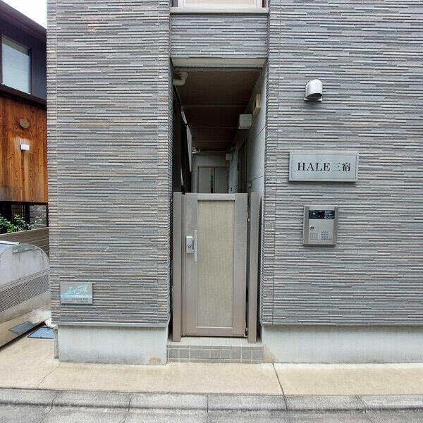 ＨＡＬＥ三宿のエントランス