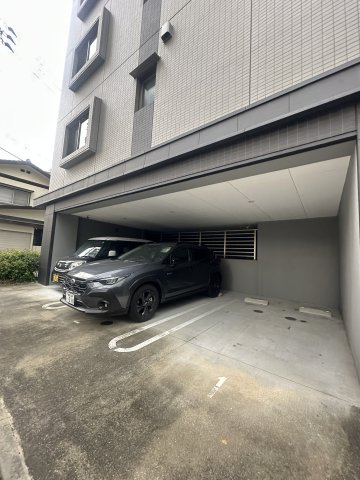 アーバン ヴィラの駐車場