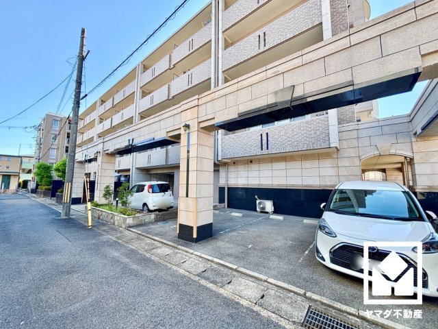 グローバル淀の駐車場