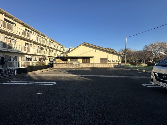 スクエアフロントの駐車場