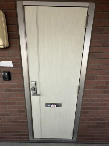 スクエアフロントの玄関