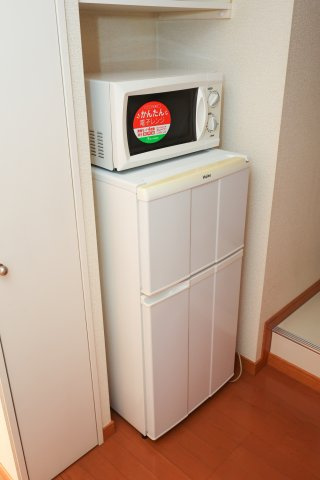 ロフト結城の設備|冷蔵庫と電子レンジがございます　※同間取りの106号室のお写真です