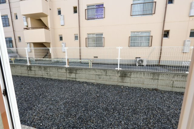 ロフト結城の庭|お庭がついています。　※同間取りの106号室のお写真です