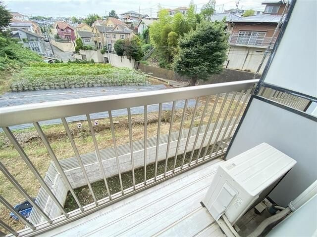 ヒルズ仏向町のバルコニー