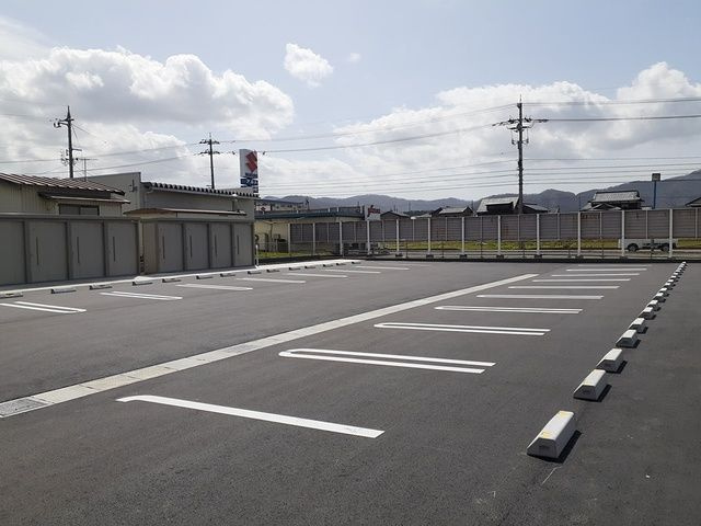 フェリス　テレーノⅡの駐車場