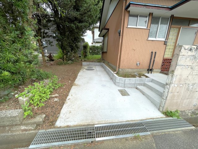 東郷貸家の駐車場