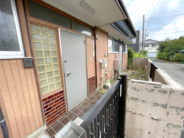 東郷貸家の玄関