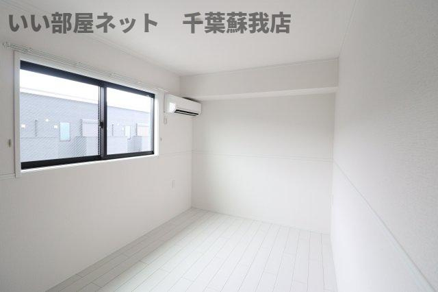 VERTEX市原Ⅱの洋室|ゆとりのあるエントランスです