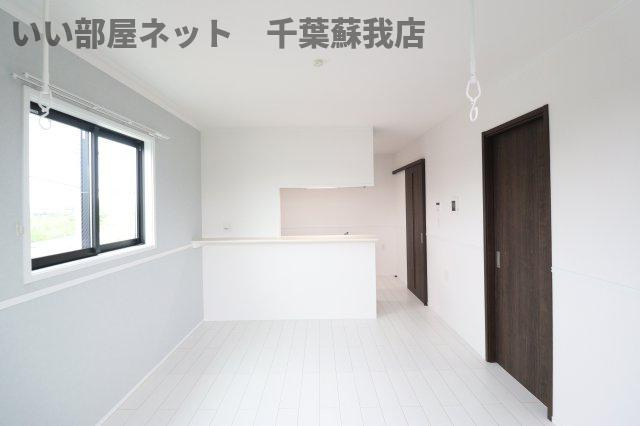 VERTEX市原Ⅱの居間・リビング|こちらのリビングで趣味の時間をお楽しみください