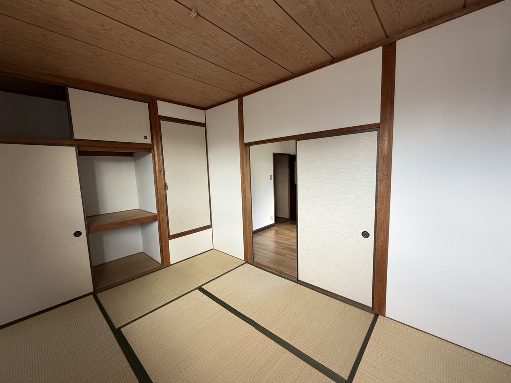 六田1丁目メゾネットの和室